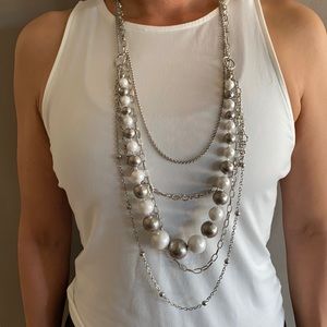 Multilayered, multilcolored necklace